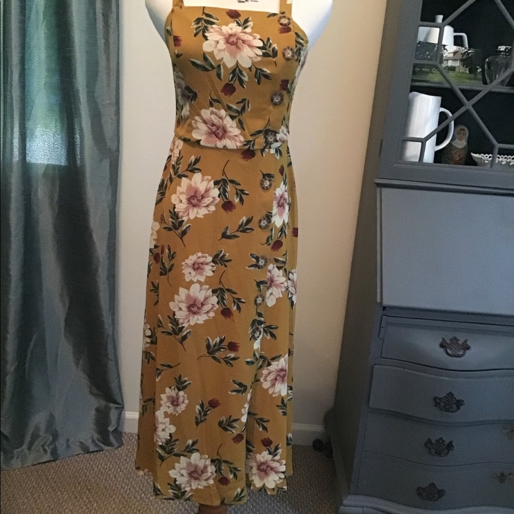Beautiful floral  dress!